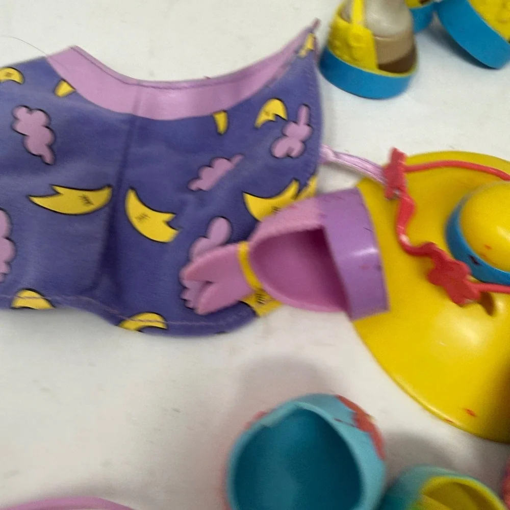 VTG Funrise Sassy Stable Horse and Accessories Lot Tan Purple Blue Yellow